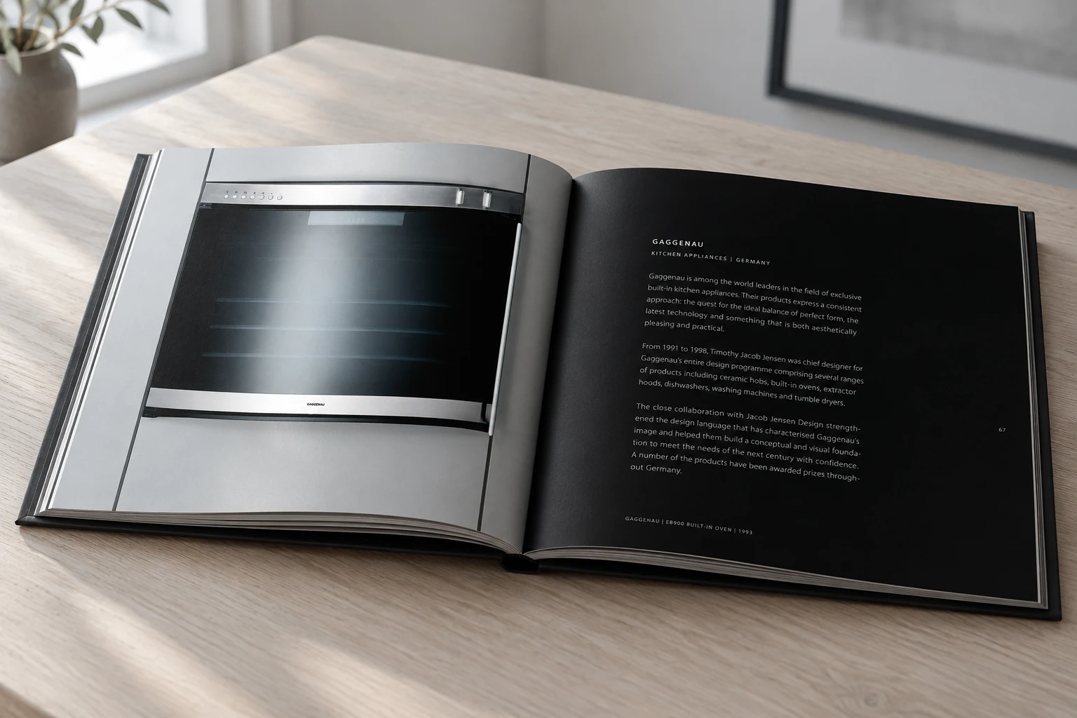 Åben Jacob Jensen Design-bog med opslag om en Gaggenau-ovn
